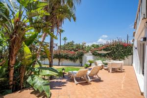 Lovely House with a Sea View, 220 m from the Beach