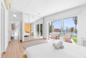 Lovely House with a Sea View, 220 m from the Beach