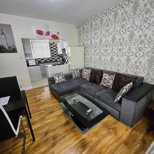 KNUTSFORD House Holidays
