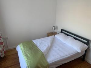 2 bedroom bungalow close to the sea