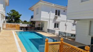 Sakin bir muhit, merkeze yakın tatil köyü, VİLLA