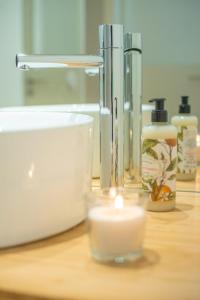The Alluring - Central and Spacious 2 Bedroom
