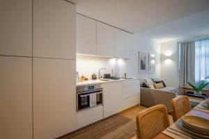 The Alluring - Central and Spacious 2 Bedroom