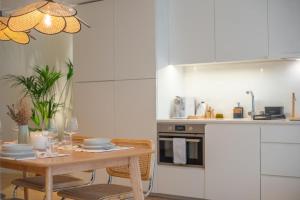 The Alluring - Central and Spacious 2 Bedroom