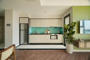 Modern 2BR with Stunning Ocean View, 300m to Beach