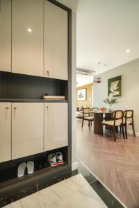 Modern 2BR with Stunning Ocean View, 300m to Beach