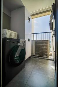 Modern 2BR with Stunning Ocean View, 300m to Beach