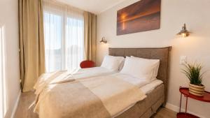 Apartament Wysoki Poziom Mielno z basenem i klimatyzacją w Art Lake dwa pokoje aneks łazienka balkon
