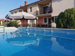 Family-friendly apartments with swimming pool Cepic, Central Istria - Sredisnja Istra - 11636