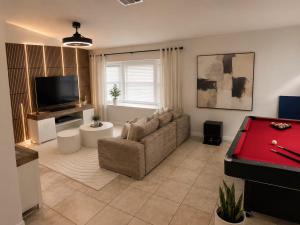 Disney Pool, Villa, Sleeps 13, Game Room