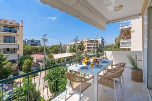 Luxurious 2-bedroom apartment in Voula by South42