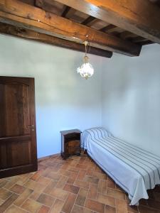 Casale in pietra sul lago del Turano
