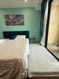 Sunset Town apartment with ocean view, fireworks