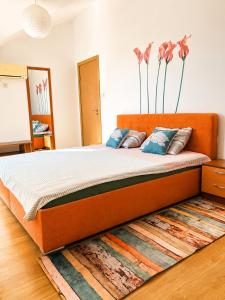 Cozy Mansard Apartment-Steps from the Beach