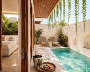 Coco 1BR Private Pool Villa in Pererenan with Skylight Bathtub