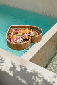 Coco 1BR Private Pool Villa in Pererenan with Skylight Bathtub