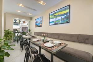 Queen Cafe Hostel