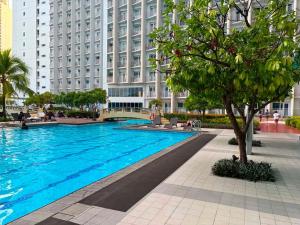 Stylish High-Rise Stay at Jazz Residences Makati