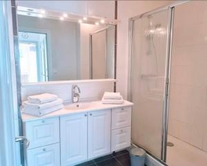Apartment with a beautiful unobstructed view of Puy Courny