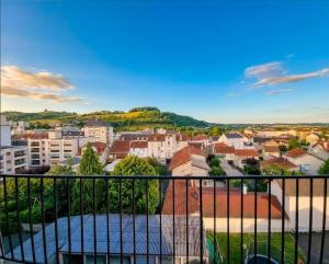 Apartment with a beautiful unobstructed view of Puy Courny