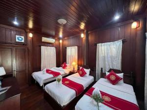 Villa Vieng Sa Vanh Hotel & Travel