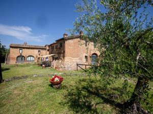 Siena Holiday Home with pool for 4