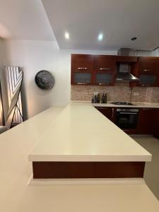 Spacious 3BR Central Gem, Elevator, Cozy Area