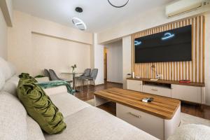 Victoriei 1BR Flat - Spectacular Boulevard Views