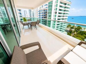 Apartamento en Cartagena con balcon con vista al mar y piscina