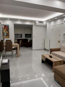 Lithos an Elegant apartment with private garden