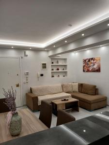 Lithos an Elegant apartment with private garden