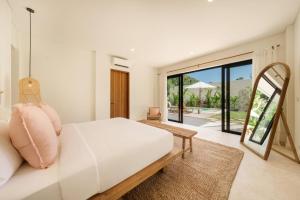 Villa Svara Amed - 4BR Luxury Villa w Ocean Views