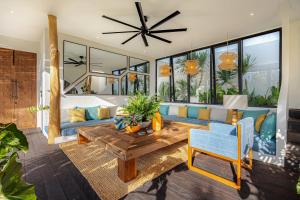 Villa Amayana - Brand-New LUX 5BR Villa with Grand Pool & Garden