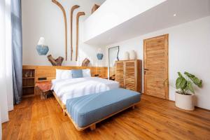 Villa Amayana - Brand-New LUX 5BR Villa with Grand Pool & Garden