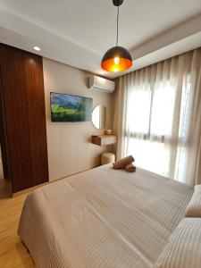 Appartement chaleureux vue surprenante piscine et jardin