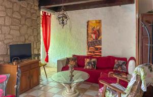 2 Bedroom Lovely Home In Pied-De-Borne