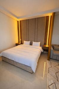 Golden Studio with Hot Tub Terrace