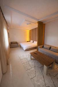 Golden Studio with Hot Tub Terrace