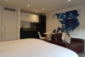 Recently Refurbished Town Centre Flat