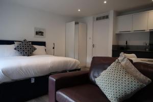 Recently Refurbished Town Centre Flat