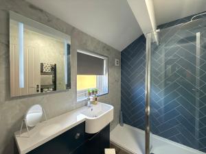 Recently Refurbished Town Centre Flat