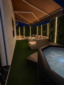 Studio Jade with Hot Tub Terrace