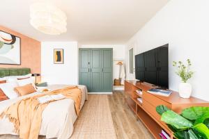 Prague Days - Studio with 100 Mbps WiFi, TV & Netflix in New Town