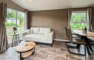Gorgeous Home In Oude Pekela With Wifi
