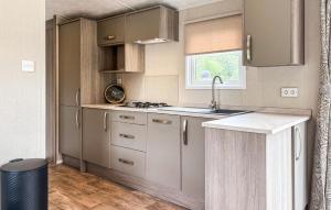 Gorgeous Home In Oude Pekela With Wifi