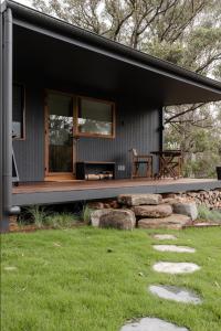 Wood-fired Hot Tub & Sauna, Tiny Cabin in Hunter Valley
