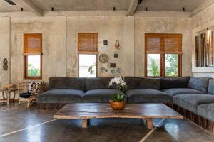 5BR Villa Sea Breeze - Luxury Coastal Estate