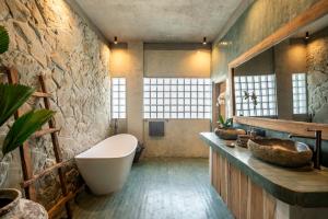 5BR Villa Sea Breeze - Luxury Coastal Estate