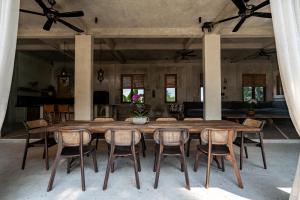 5BR Villa Sea Breeze - Luxury Coastal Estate