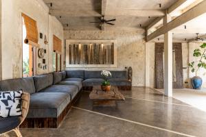 5BR Villa Sea Breeze - Luxury Coastal Estate